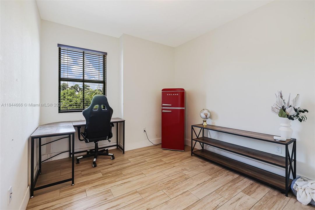 Vendido Recientemente: $405,000 (3 camas, 2 baños, 1740 Pies cuadrados)