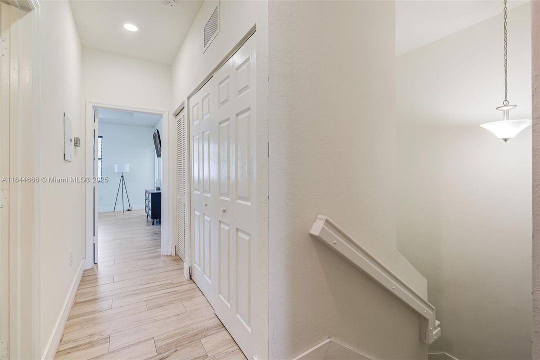 Vendido Recientemente: $405,000 (3 camas, 2 baños, 1740 Pies cuadrados)