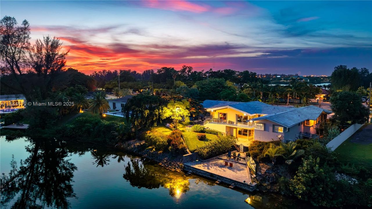 For Sale: $1,595,000 (3 beds, 2 baths, 2468 Square Feet)