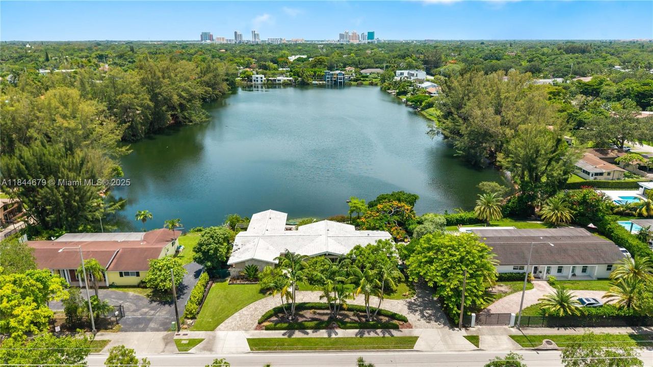 For Sale: $1,595,000 (3 beds, 2 baths, 2468 Square Feet)