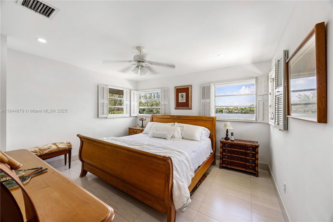 For Sale: $1,595,000 (3 beds, 2 baths, 2468 Square Feet)