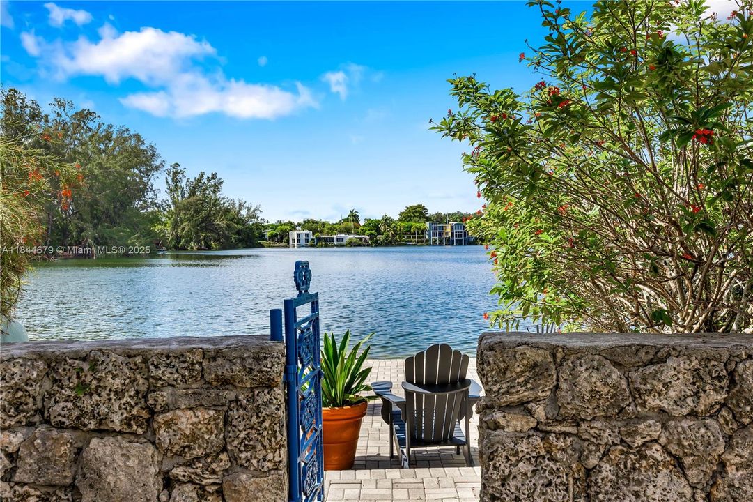 For Sale: $1,595,000 (3 beds, 2 baths, 2468 Square Feet)