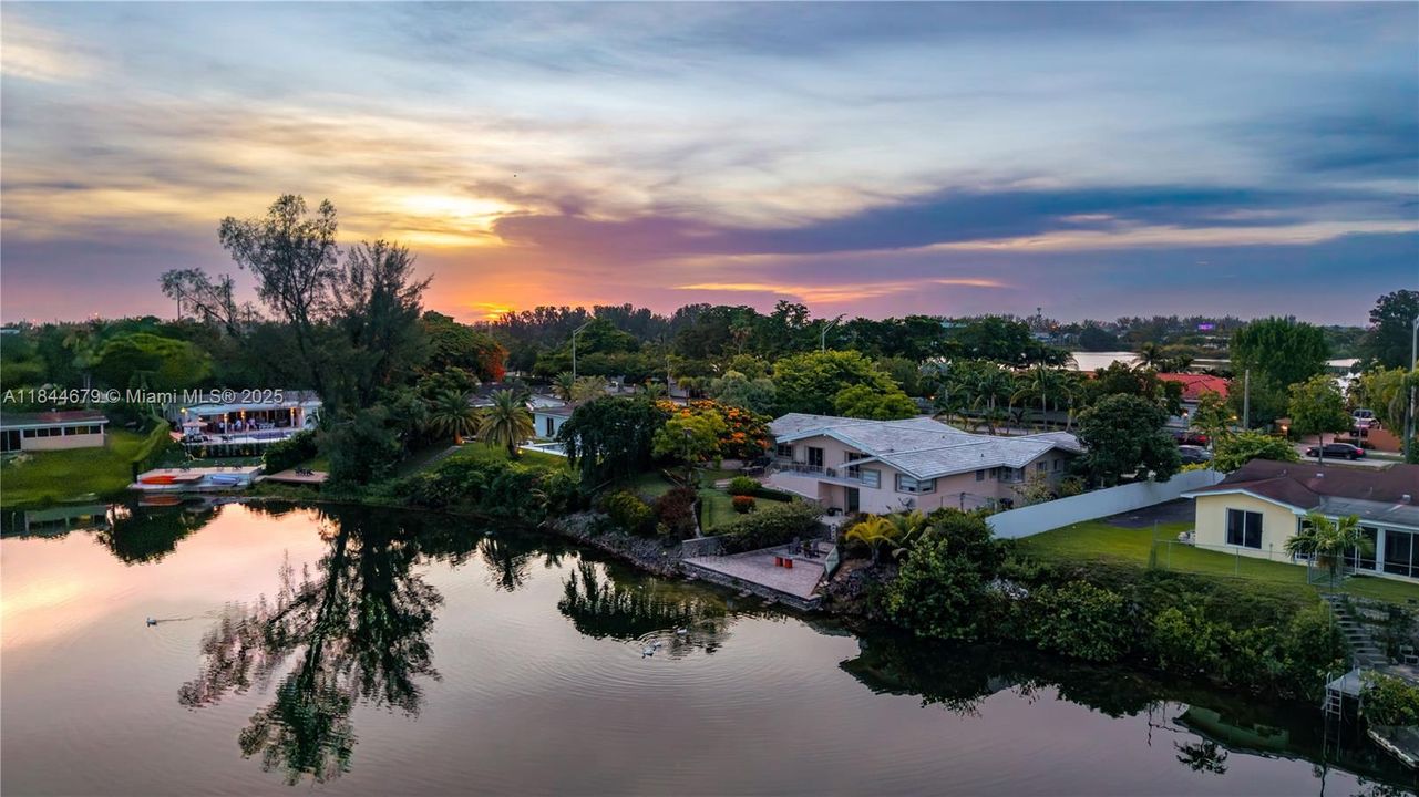 For Sale: $1,595,000 (3 beds, 2 baths, 2468 Square Feet)
