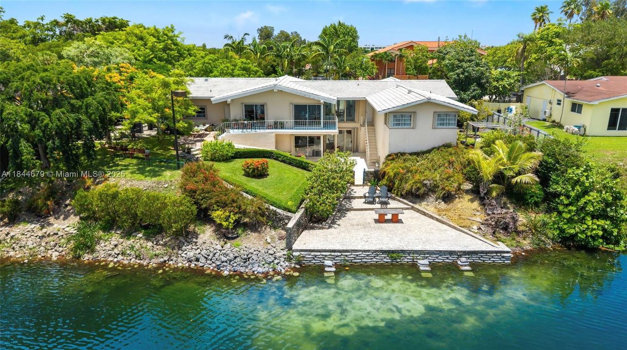 For Sale: $1,595,000 (3 beds, 2 baths, 2468 Square Feet)