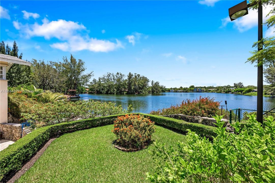 For Sale: $1,595,000 (3 beds, 2 baths, 2468 Square Feet)