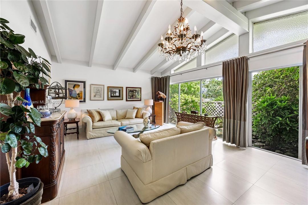 For Sale: $1,595,000 (3 beds, 2 baths, 2468 Square Feet)