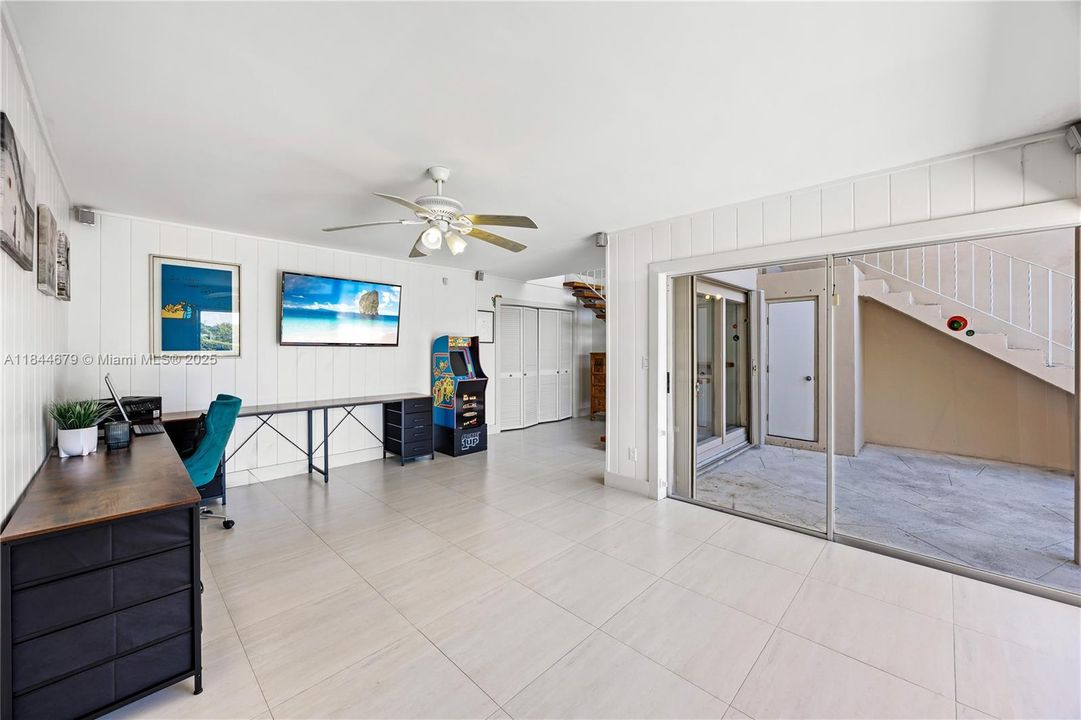 For Sale: $1,595,000 (3 beds, 2 baths, 2468 Square Feet)