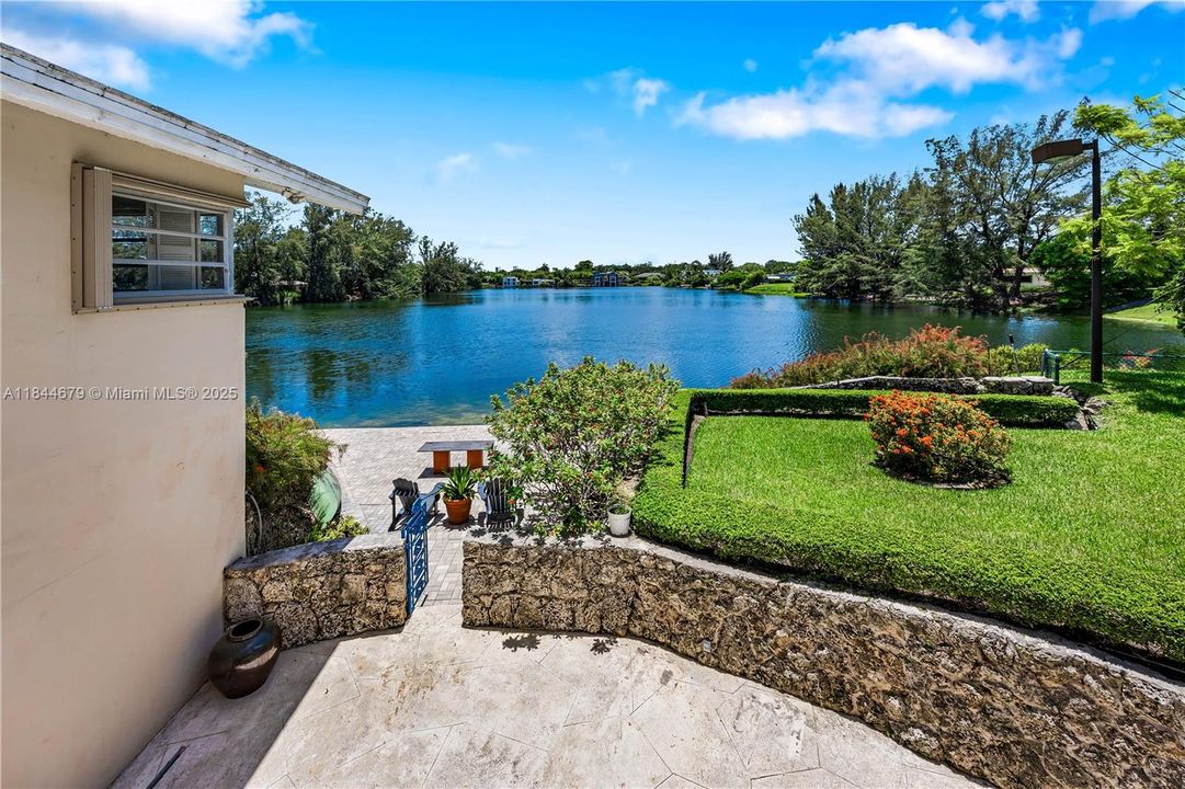 For Sale: $1,595,000 (3 beds, 2 baths, 2468 Square Feet)