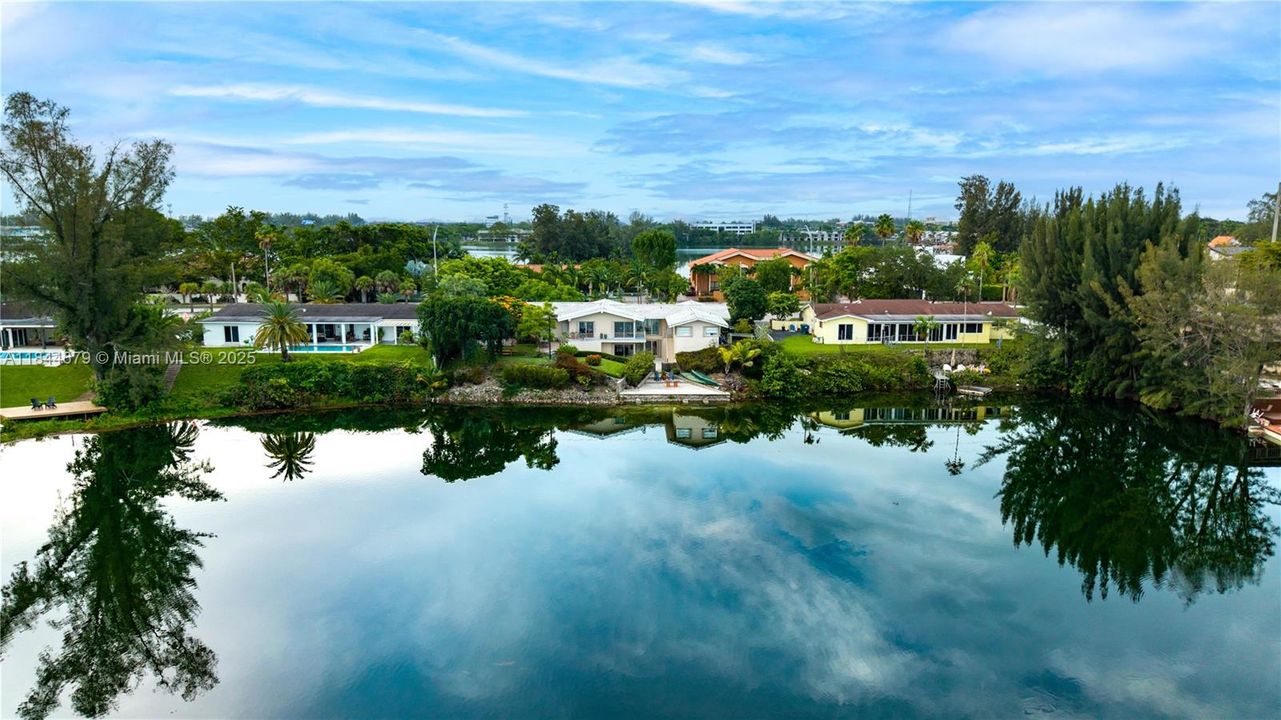 For Sale: $1,595,000 (3 beds, 2 baths, 2468 Square Feet)