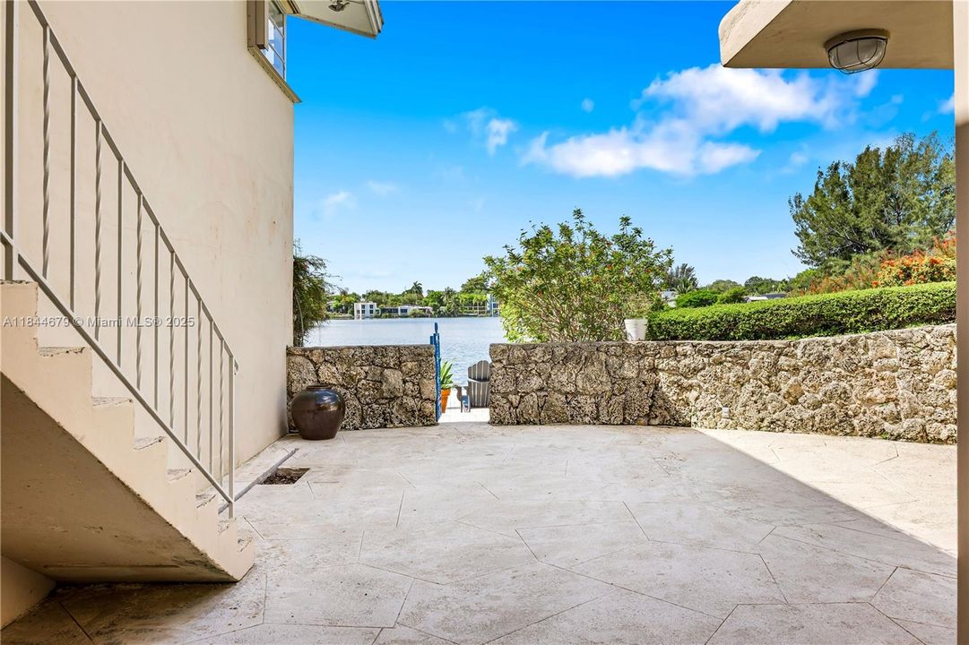 For Sale: $1,595,000 (3 beds, 2 baths, 2468 Square Feet)