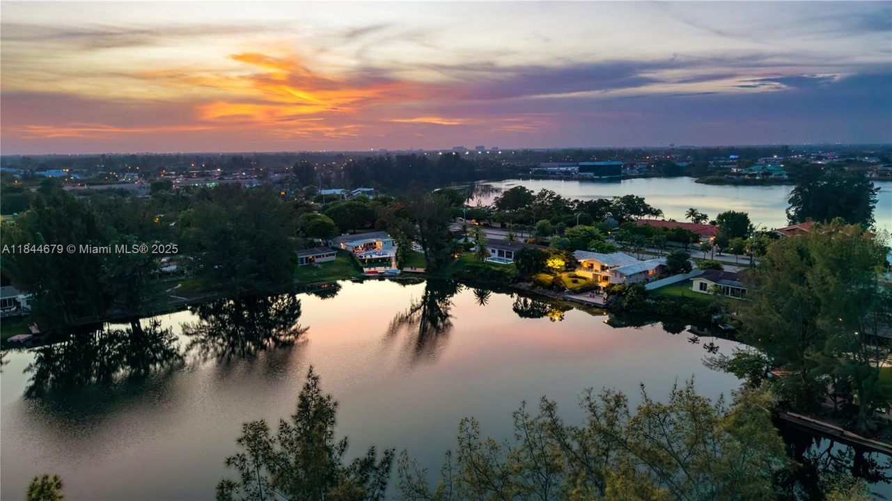 For Sale: $1,595,000 (3 beds, 2 baths, 2468 Square Feet)