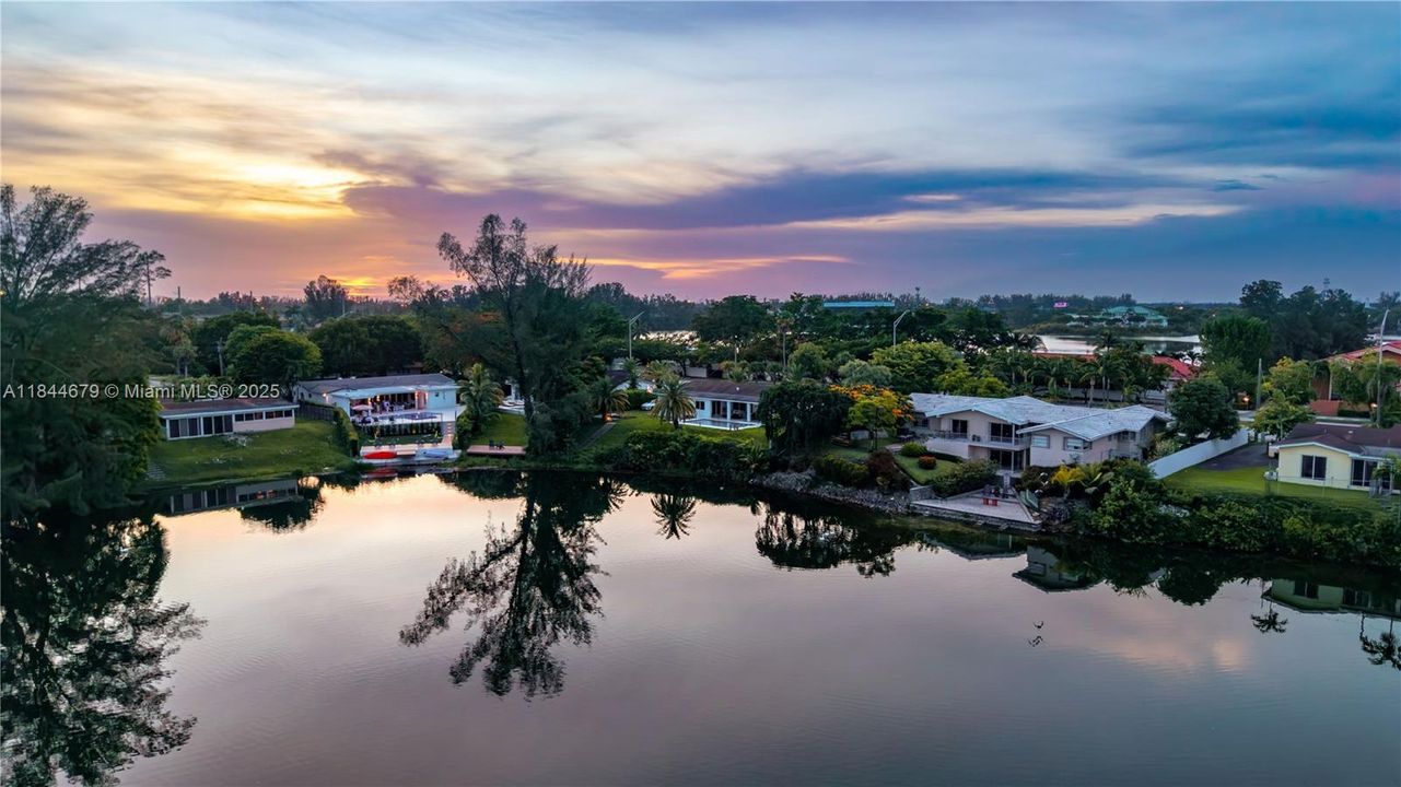 For Sale: $1,595,000 (3 beds, 2 baths, 2468 Square Feet)