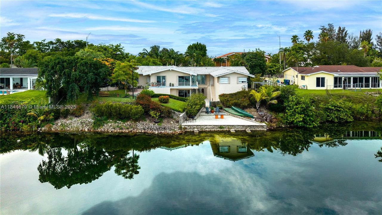 For Sale: $1,595,000 (3 beds, 2 baths, 2468 Square Feet)