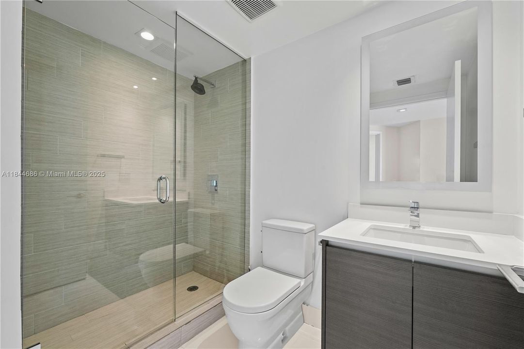 guest bedroom _ bathroom