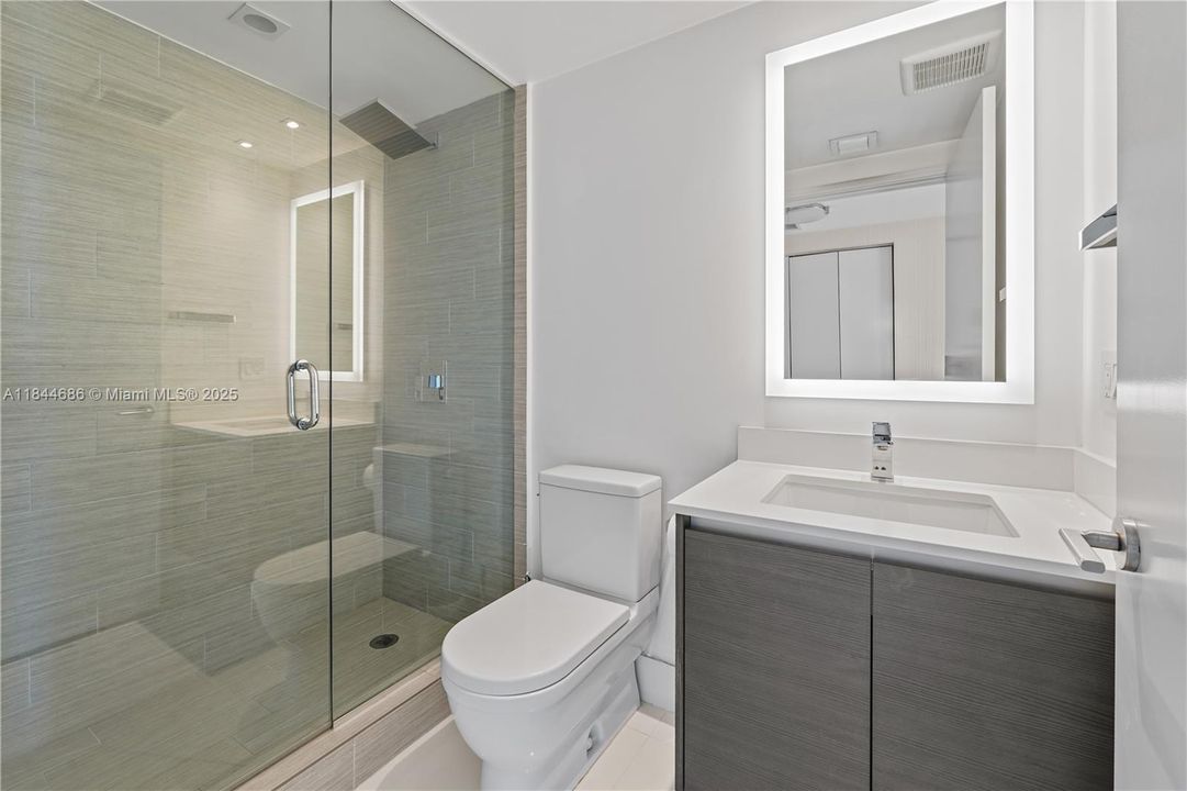 bedroom 2_bathroom