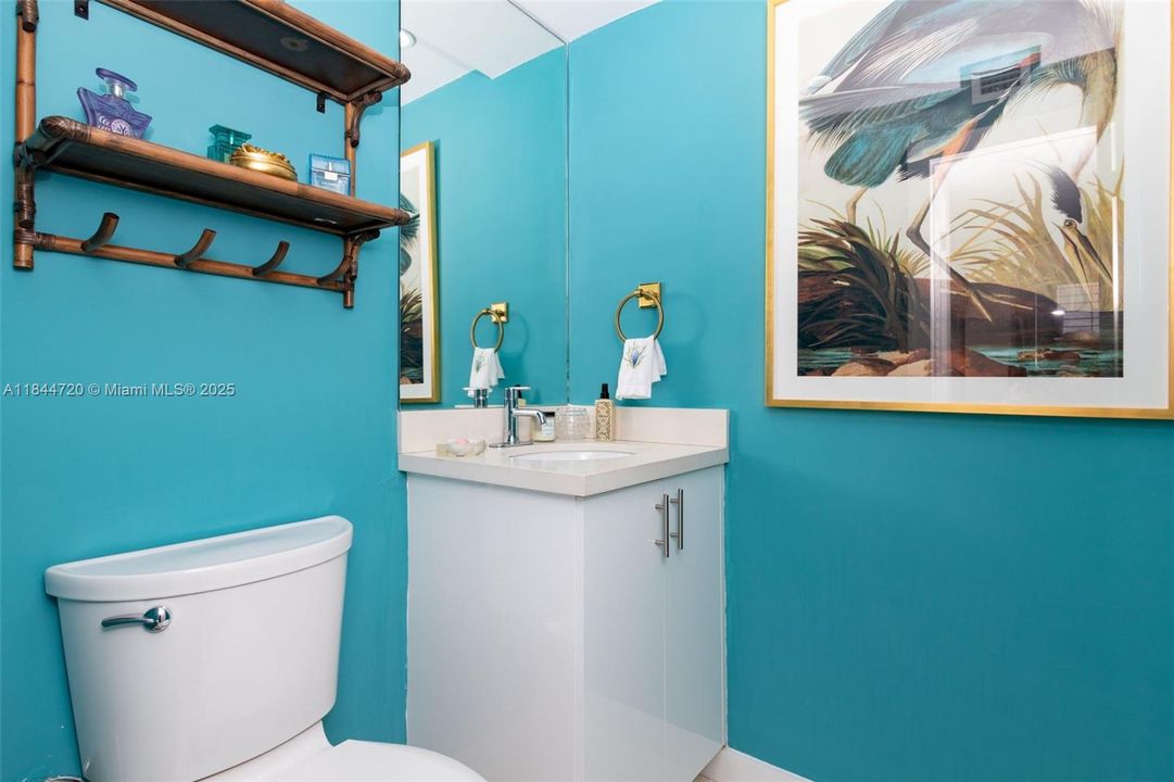 For Sale: $550,000 (1 beds, 1 baths, 744 Square Feet)