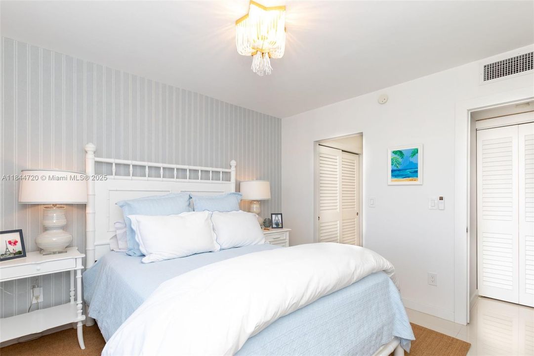 For Sale: $550,000 (1 beds, 1 baths, 744 Square Feet)