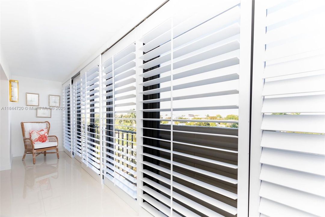 For Sale: $550,000 (1 beds, 1 baths, 744 Square Feet)