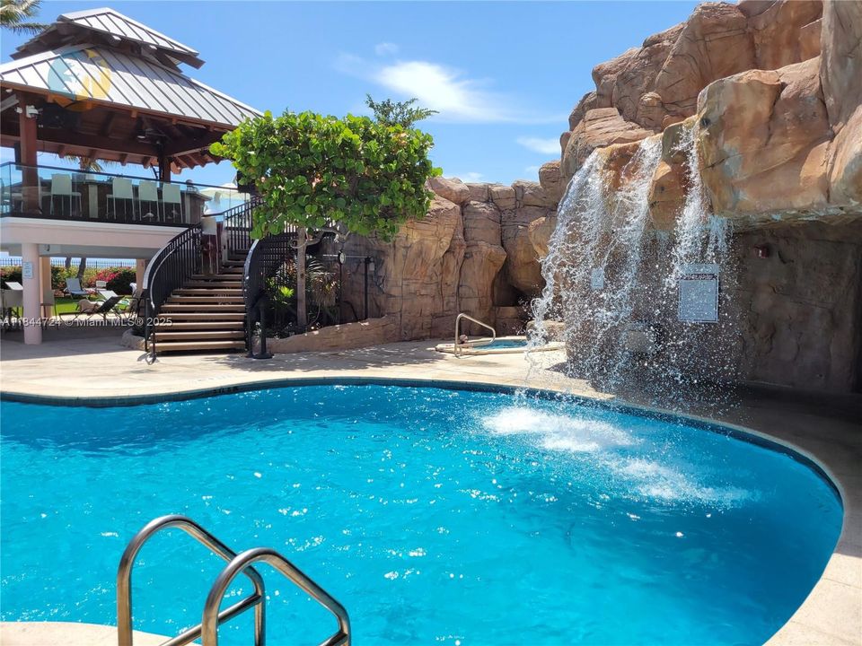 На продажу: $479,000 (2 спален, 2 ванн, 960 Квадратных фут)