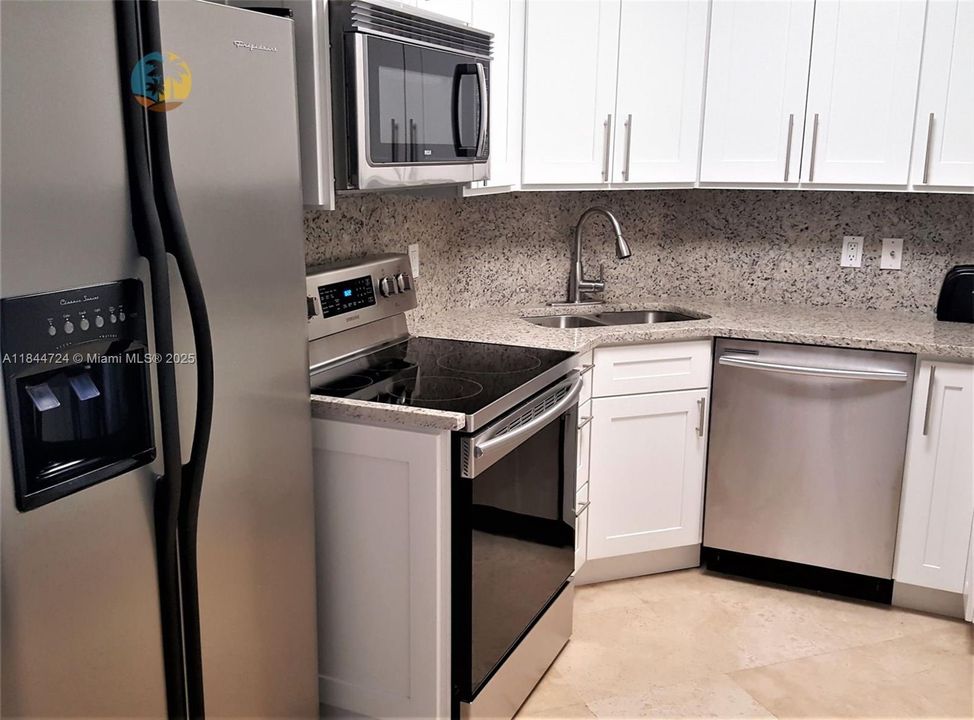 На продажу: $479,000 (2 спален, 2 ванн, 960 Квадратных фут)