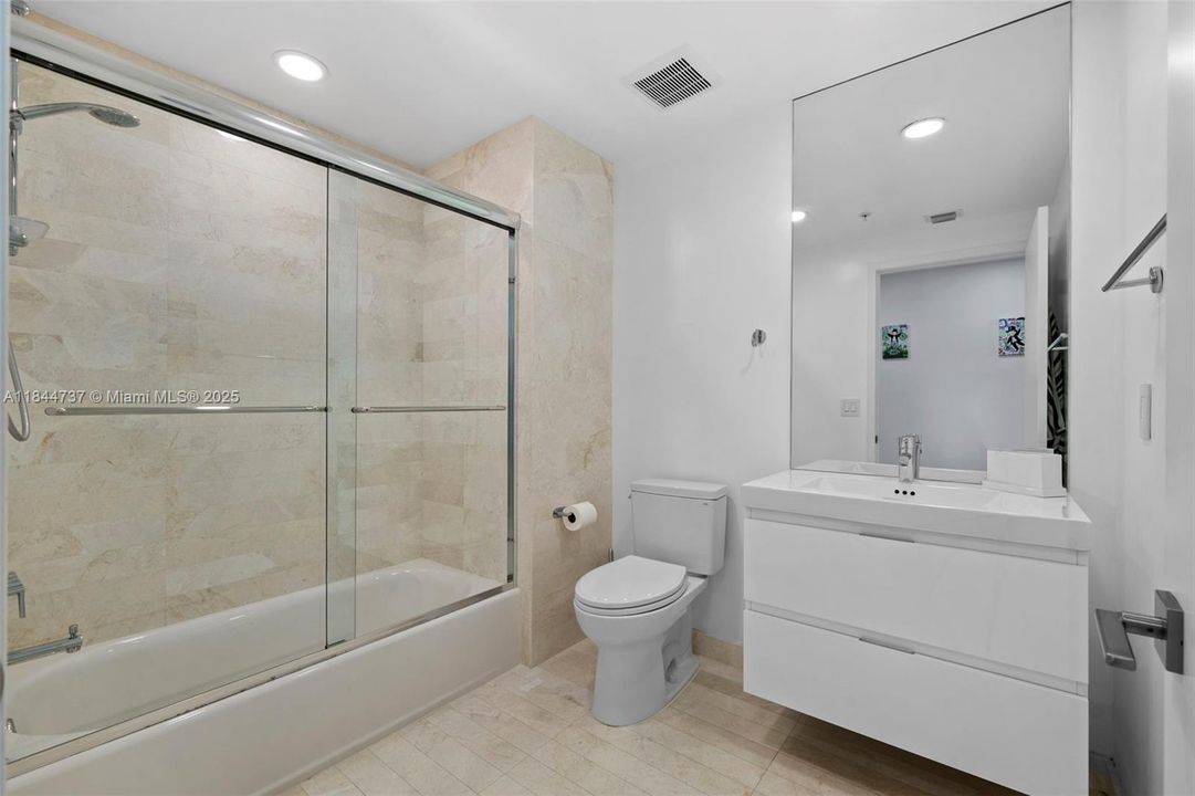 合同活跃: $8,500 (3 贝兹, 3 浴室, 2152 平方英尺)