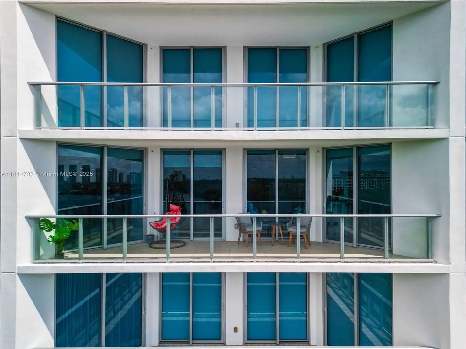 合同活跃: $8,500 (3 贝兹, 3 浴室, 2152 平方英尺)