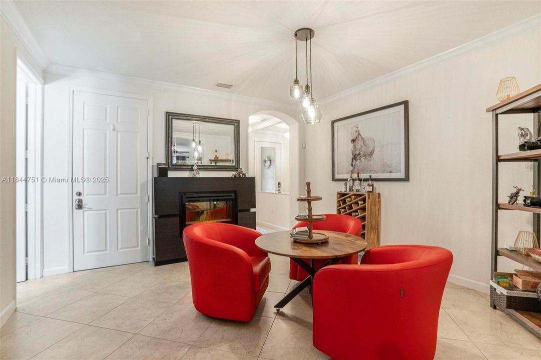 Activo con contrato: $4,000 (4 camas, 3 baños, 2085 Pies cuadrados)