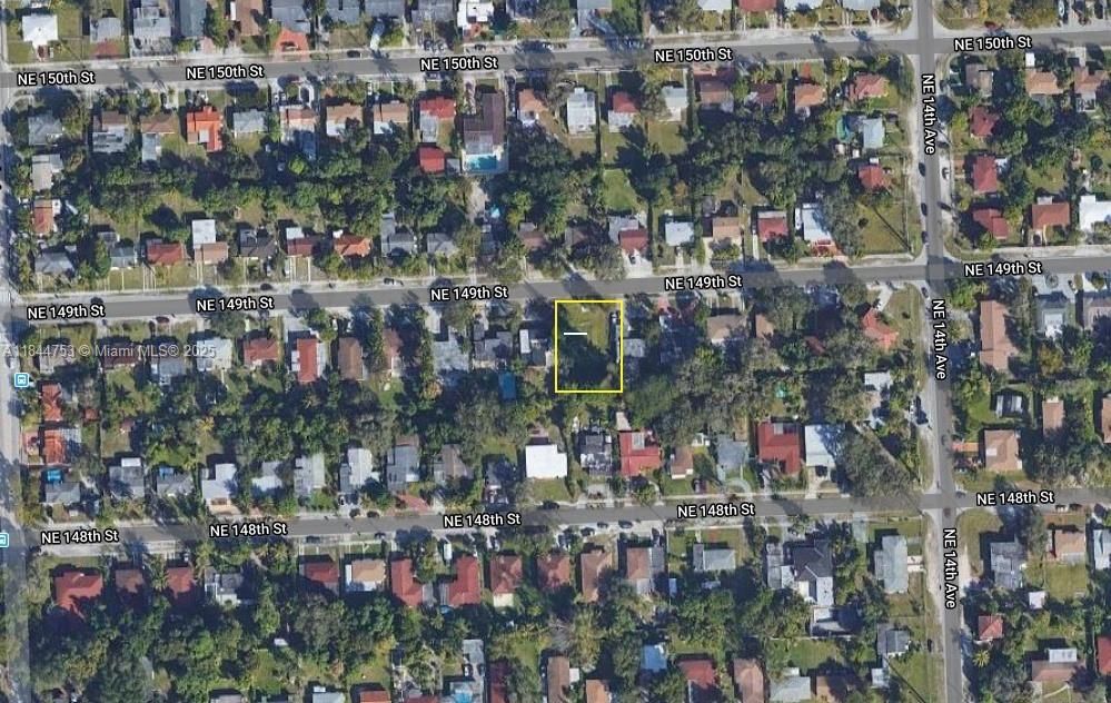 На продажу: $699,000 (0.21 acres)