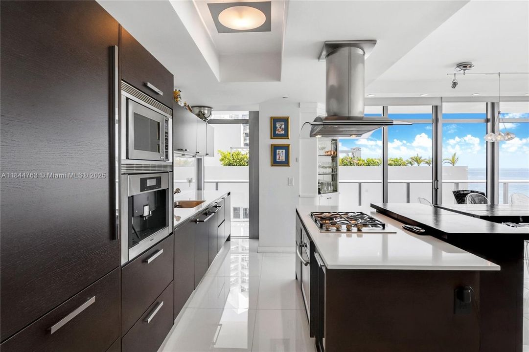 For Sale: $3,995,000 (3 beds, 2 baths, 1837 Square Feet)