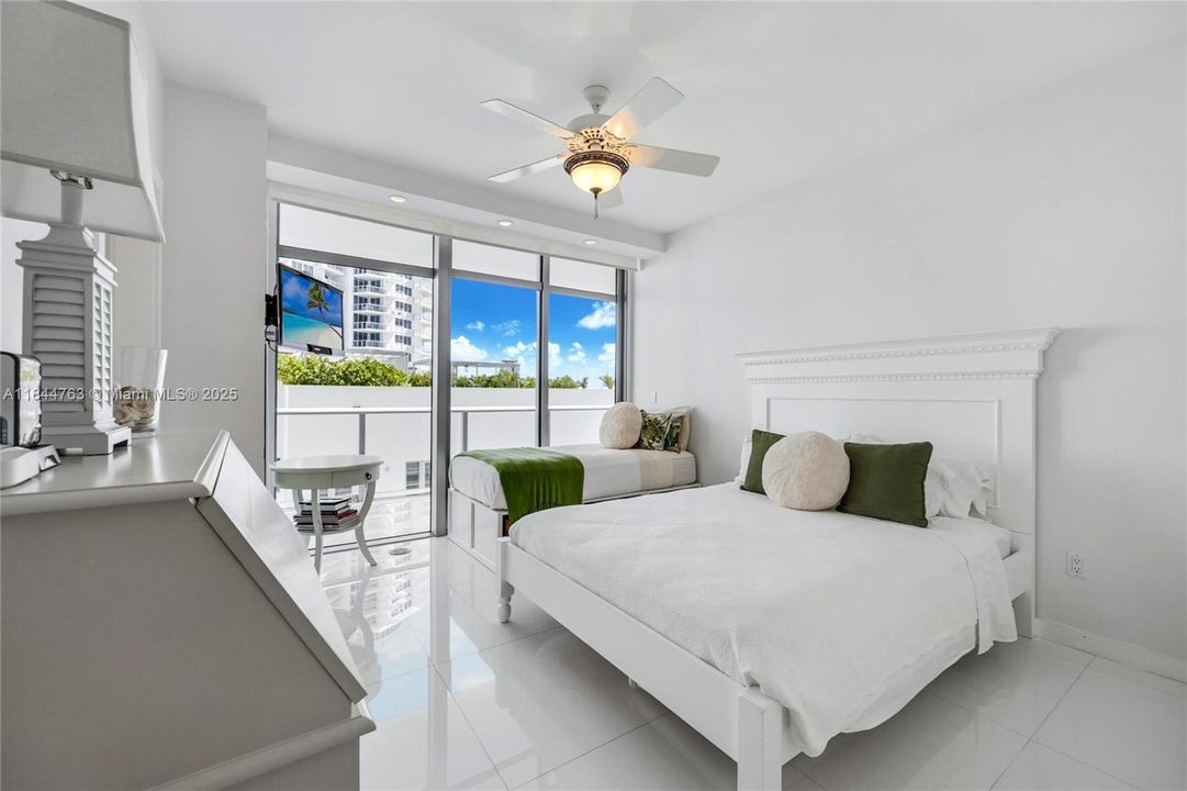 For Sale: $3,995,000 (3 beds, 2 baths, 1837 Square Feet)