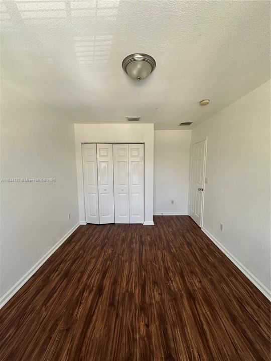 Vendido Recientemente: $304,999 (3 camas, 2 baños, 1627 Pies cuadrados)