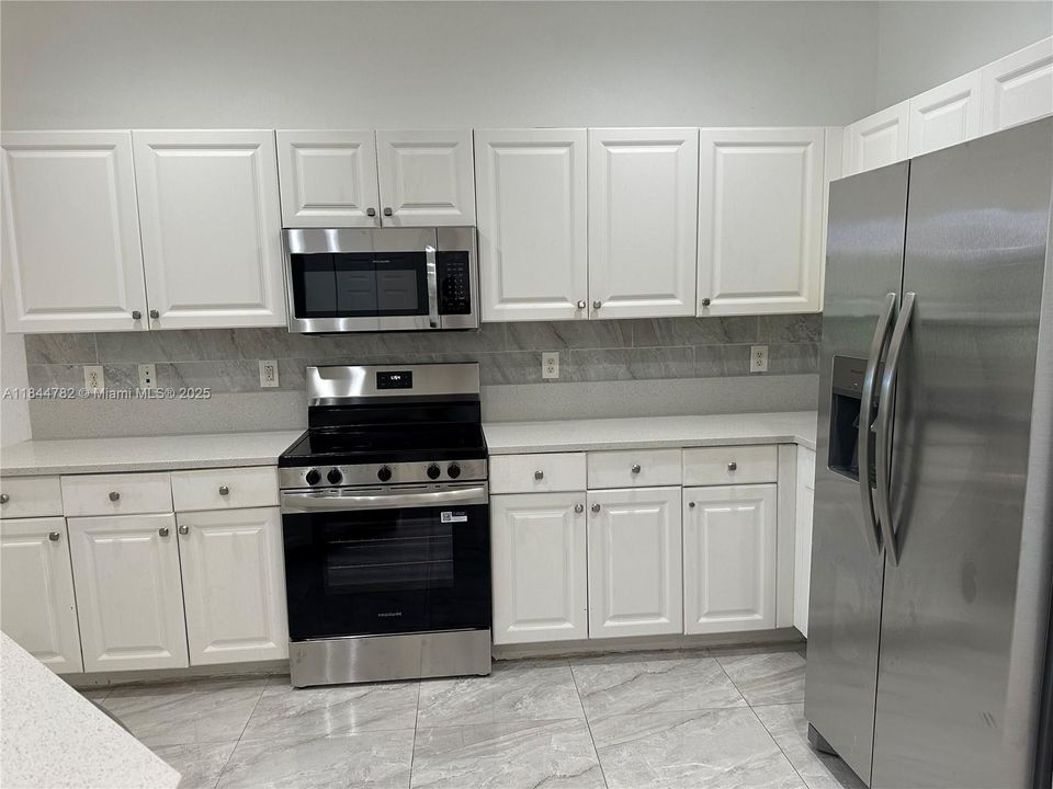 Vendido Recientemente: $304,999 (3 camas, 2 baños, 1627 Pies cuadrados)