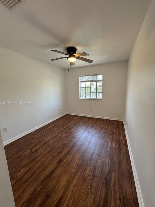 Vendido Recientemente: $304,999 (3 camas, 2 baños, 1627 Pies cuadrados)