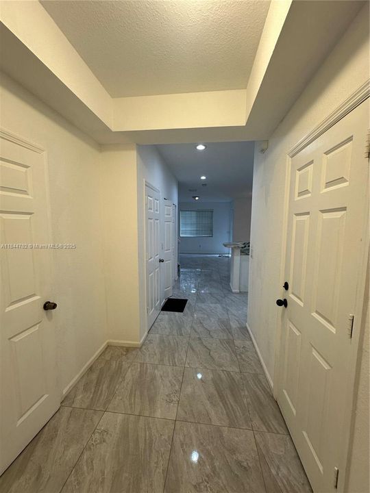 Vendido Recientemente: $304,999 (3 camas, 2 baños, 1627 Pies cuadrados)