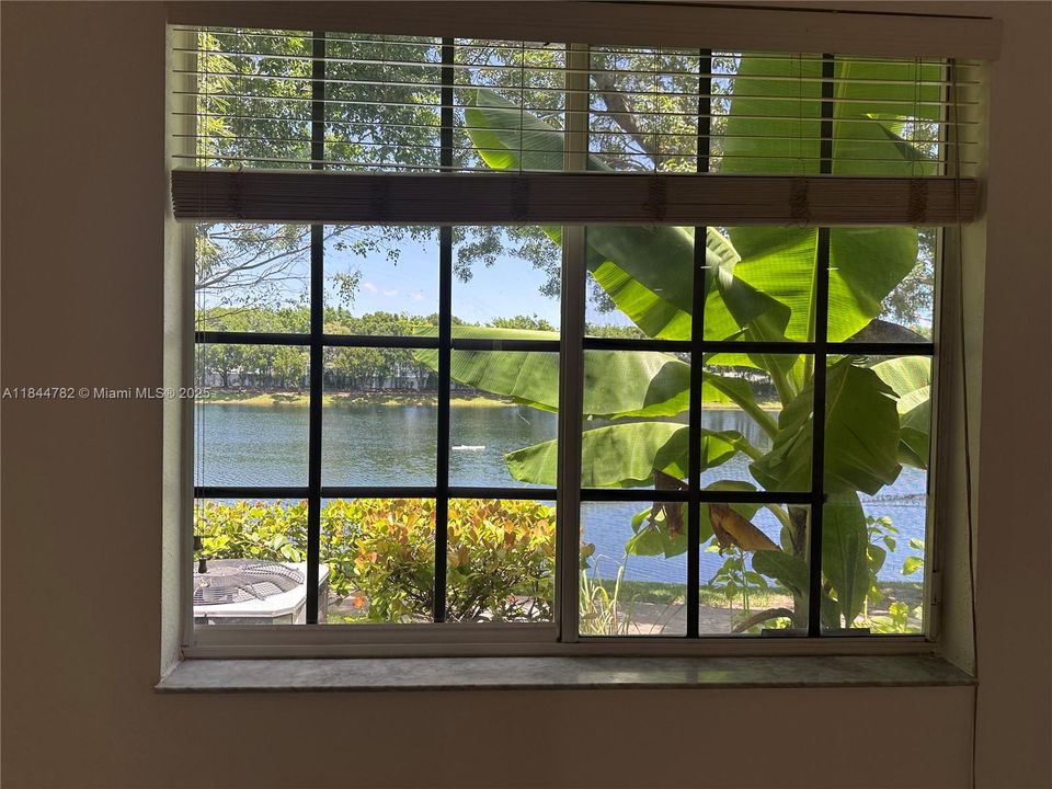 Vendido Recientemente: $304,999 (3 camas, 2 baños, 1627 Pies cuadrados)