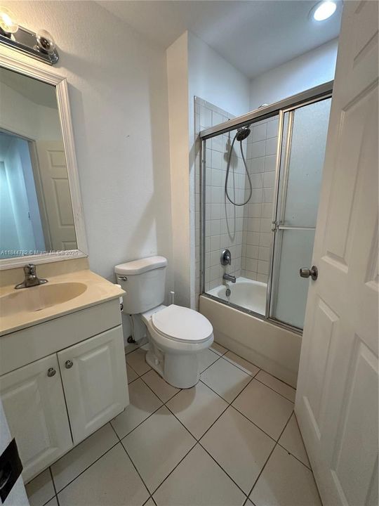 Vendido Recientemente: $304,999 (3 camas, 2 baños, 1627 Pies cuadrados)