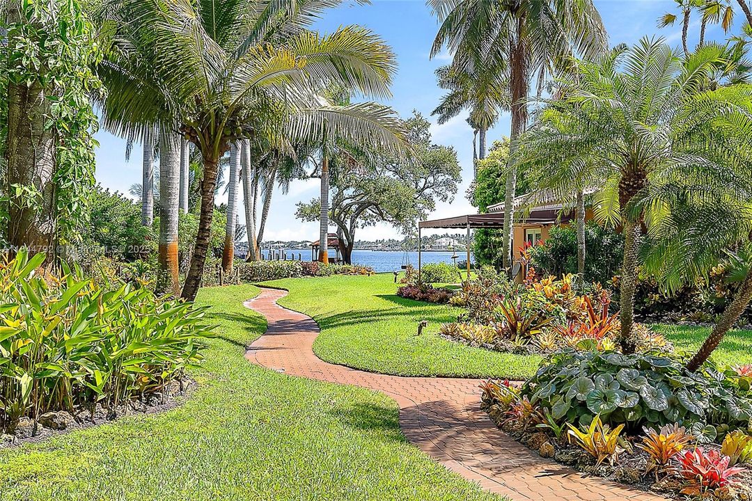 待售: $20,000,000 (5 贝兹, 6 浴室, 6644 平方英尺)