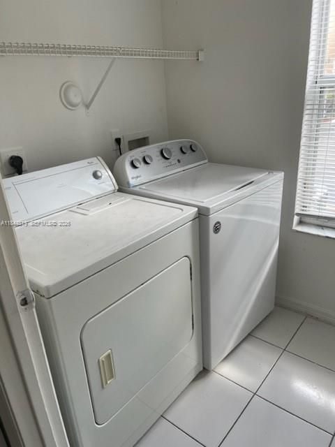 На продажу: $299,900 (2 спален, 2 ванн, 1080 Квадратных фут)