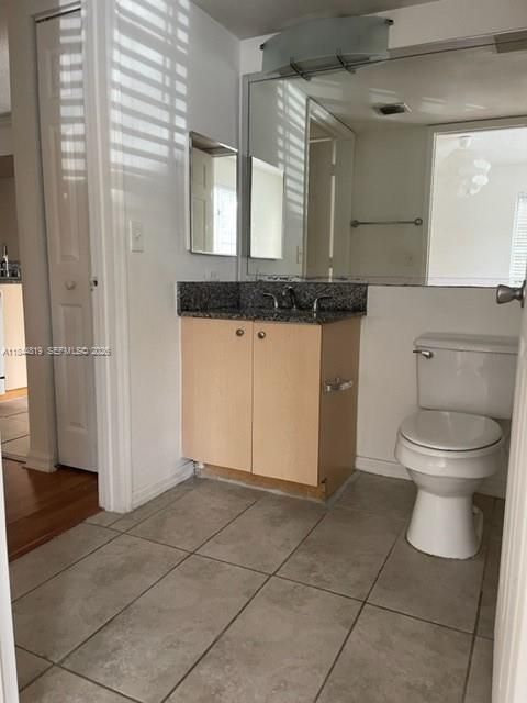 На продажу: $299,900 (2 спален, 2 ванн, 1080 Квадратных фут)