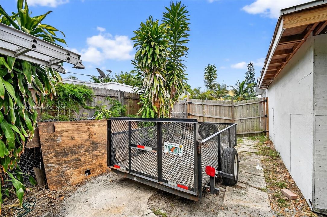 На продажу: $435,000 (4 спален, 2 ванн, 1837 Квадратных фут)