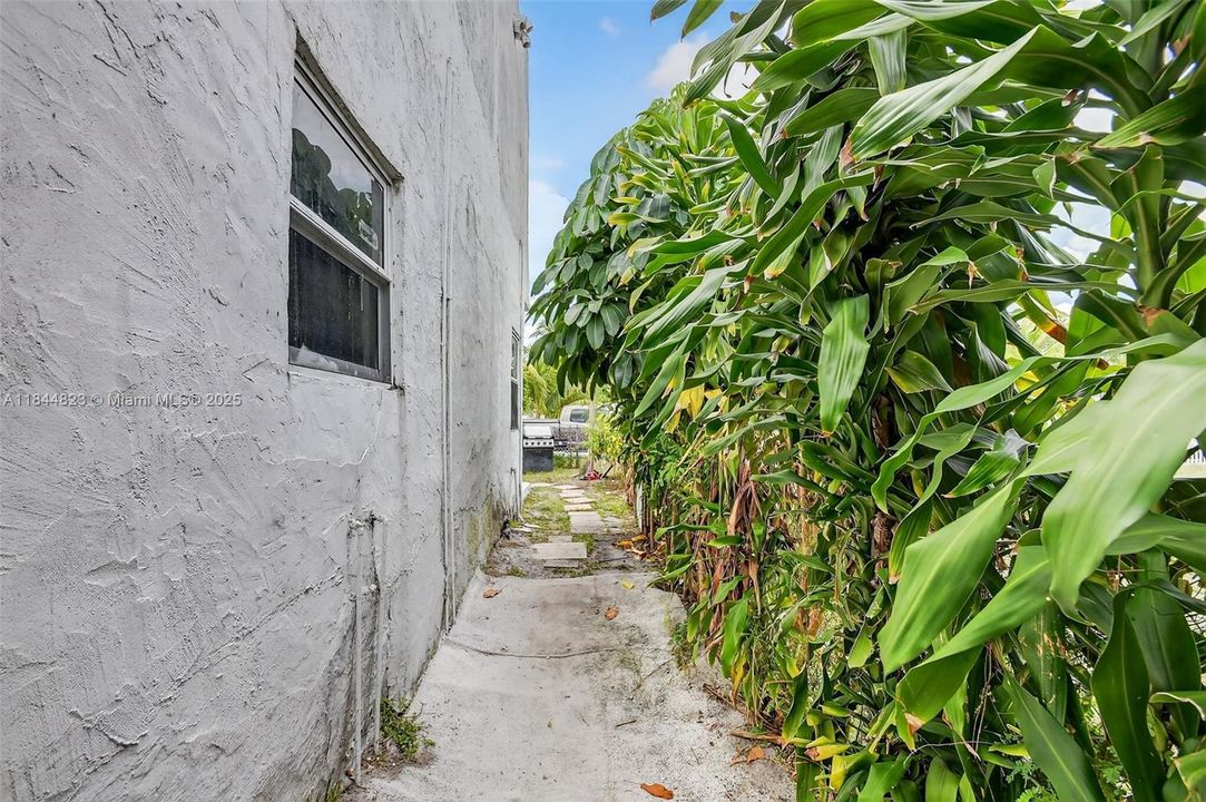 На продажу: $435,000 (4 спален, 2 ванн, 1837 Квадратных фут)