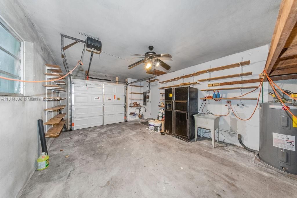 最近售出: $1,180,000 (5 贝兹, 3 浴室, 2973 平方英尺)