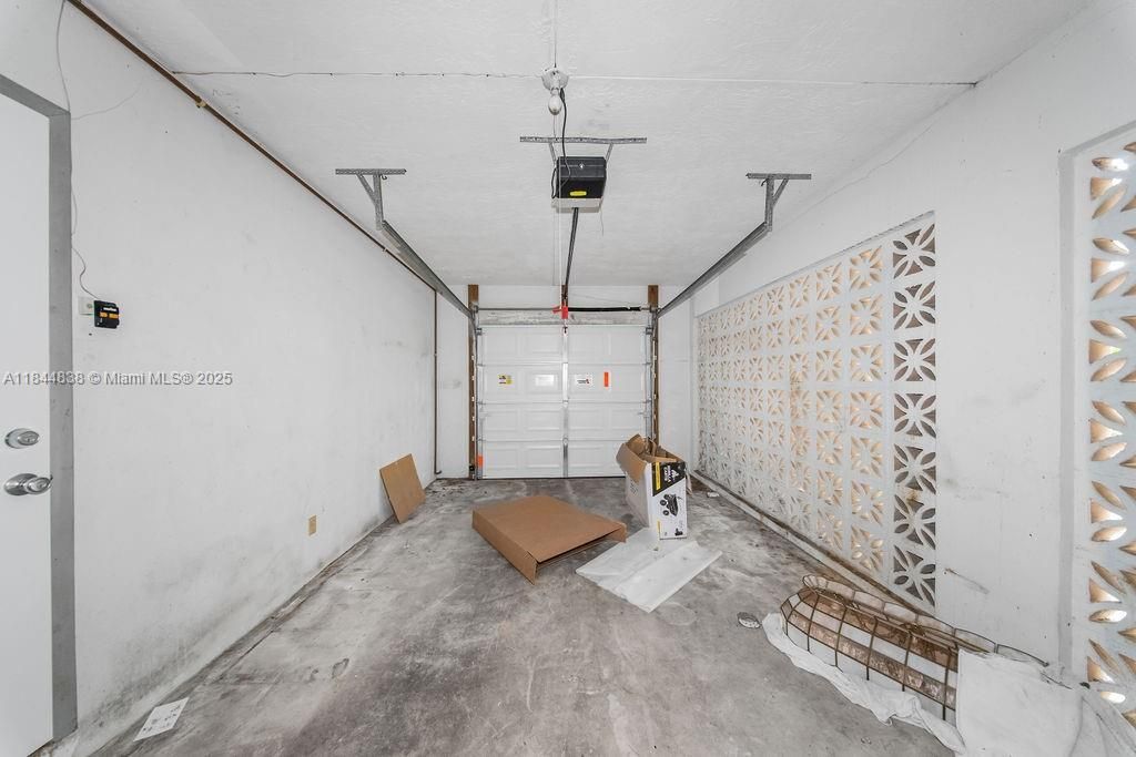 最近售出: $1,180,000 (5 贝兹, 3 浴室, 2973 平方英尺)