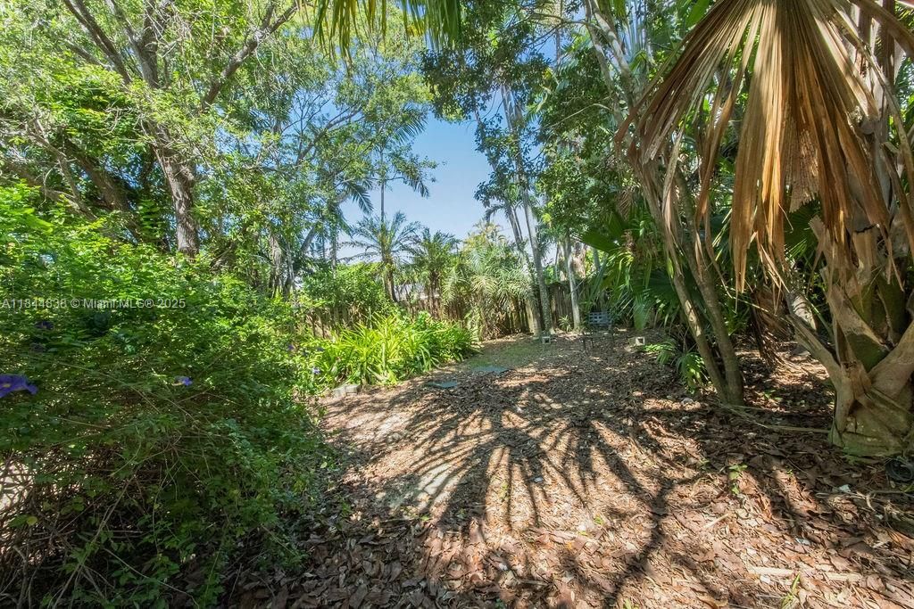 最近售出: $1,180,000 (5 贝兹, 3 浴室, 2973 平方英尺)