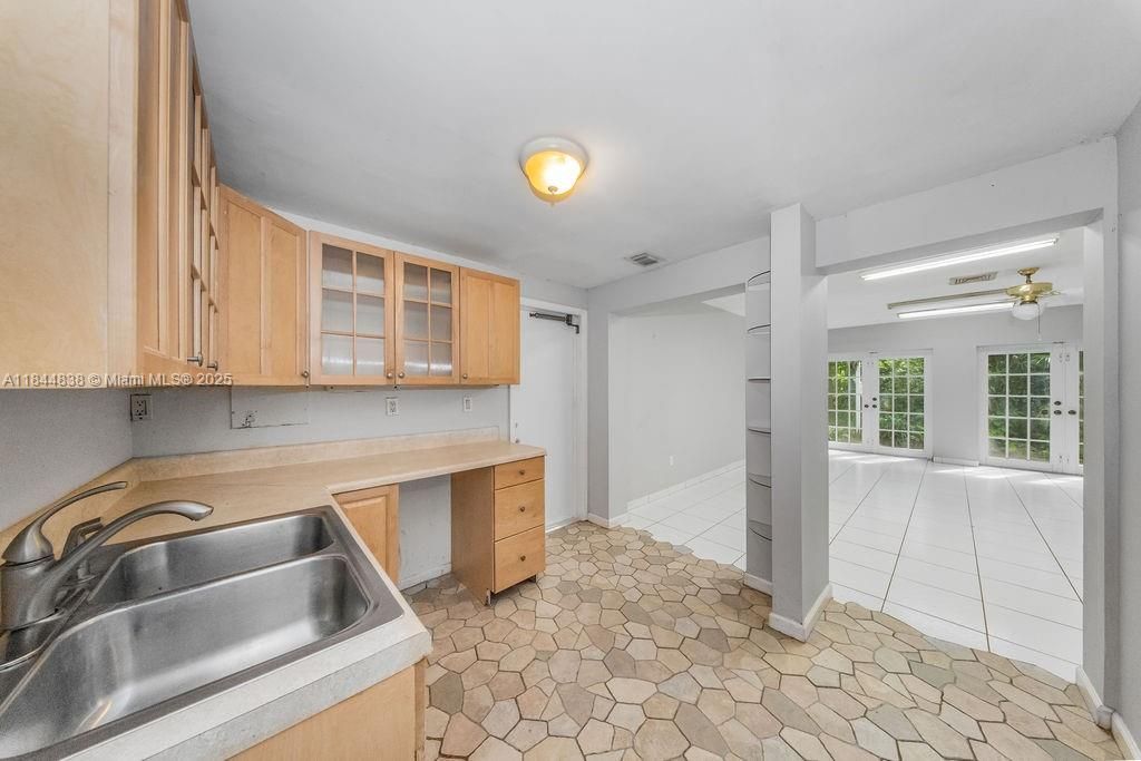 最近售出: $1,180,000 (5 贝兹, 3 浴室, 2973 平方英尺)