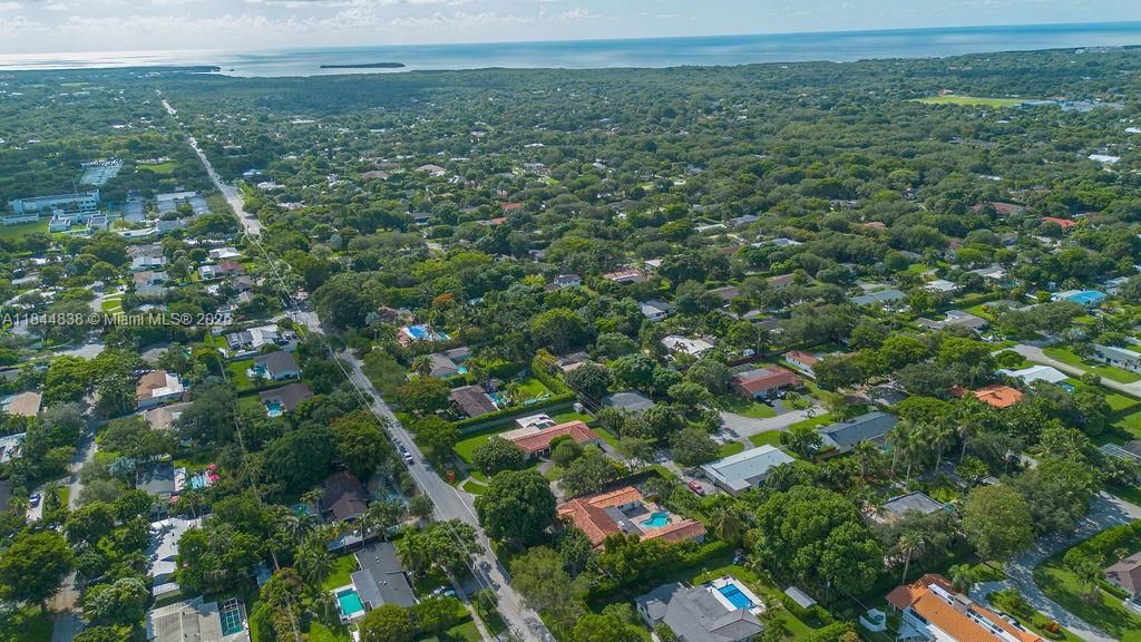 最近售出: $1,180,000 (5 贝兹, 3 浴室, 2973 平方英尺)