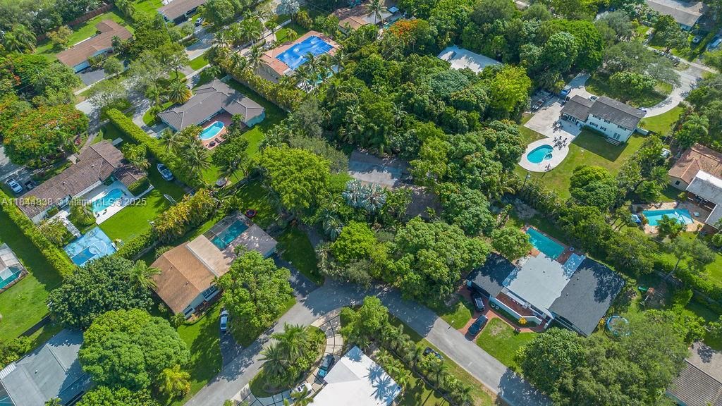 最近售出: $1,180,000 (5 贝兹, 3 浴室, 2973 平方英尺)