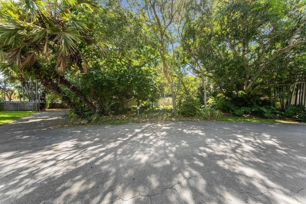 最近售出: $1,180,000 (5 贝兹, 3 浴室, 2973 平方英尺)