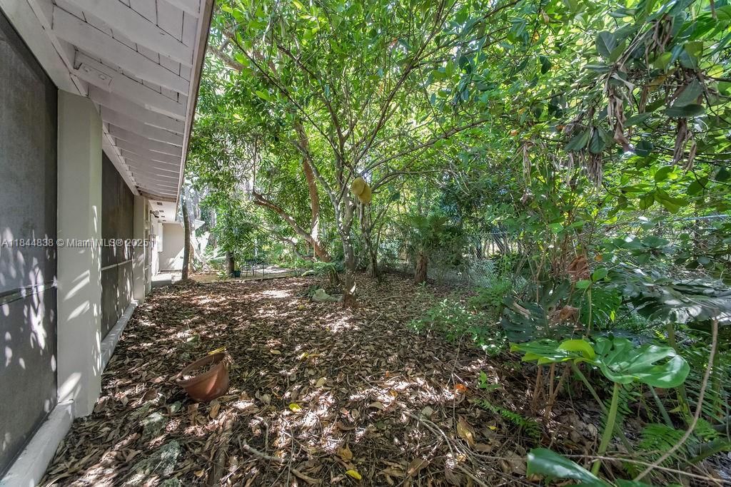 最近售出: $1,180,000 (5 贝兹, 3 浴室, 2973 平方英尺)