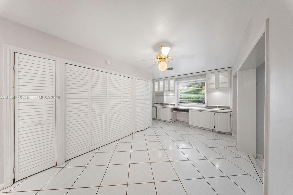 最近售出: $1,180,000 (5 贝兹, 3 浴室, 2973 平方英尺)